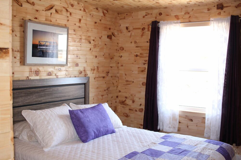 Bedroom 2, Raleigh Rooms, Division No. 9