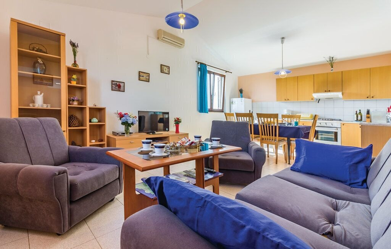 Others 4, Apartment 1927, Medulin
