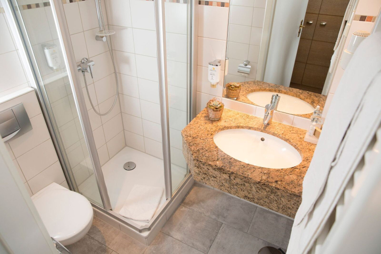 Bathroom 3, Hotel Wassersleben, Schleswig-Flensburg