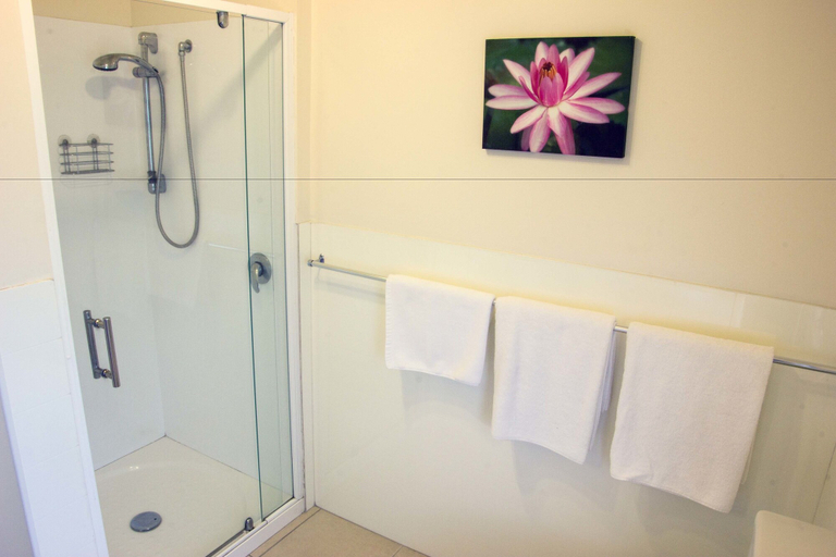 Bathroom 4, Coral Sands Apartments, Rorotonga