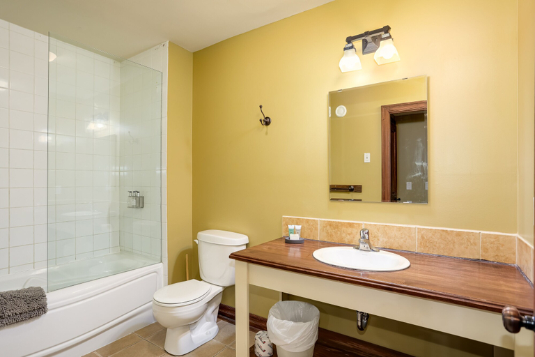 Bathroom 3, Blue View Chalets, Grey