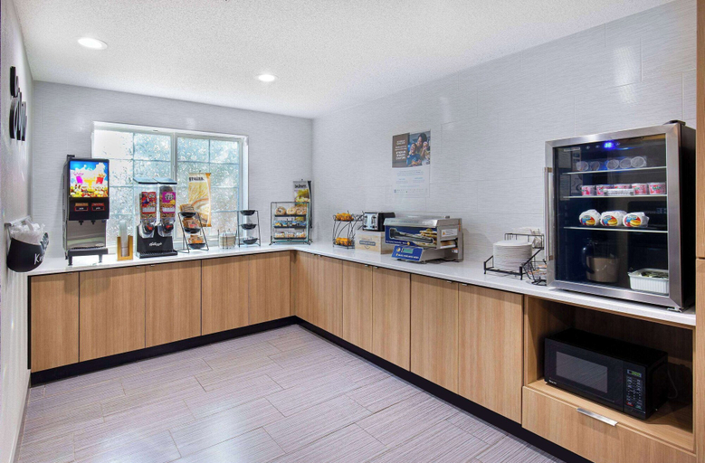 Food & Drinks 5, Microtel Inn and Suites by Wyndham Columbus North, Muscogee