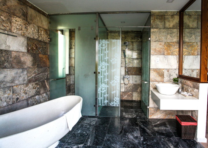 Bathroom 5, Hoi An Four Season Villa, Da Nang