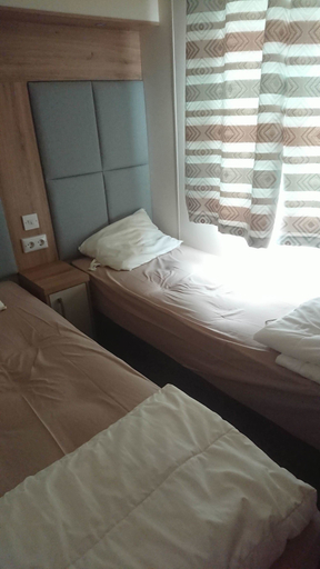 Bedroom 2, Bergeforsparkens Camping, Timrå