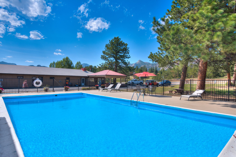 Sport & Beauty 5, Estes Mountain Inn, Larimer