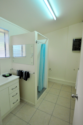 Bathroom 4, Coral Sands Apartments, Rorotonga