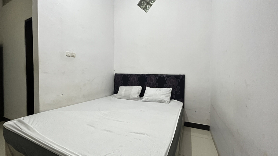 Bedroom 1, Hotel O Kost Biru, Makassar