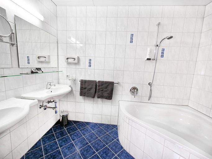 Bathroom 4, Hotel Lärchenhof, Landeck