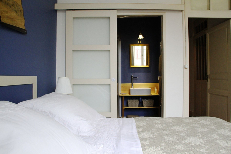 Bedroom 3, Ombre Rose, Haute-Garonne