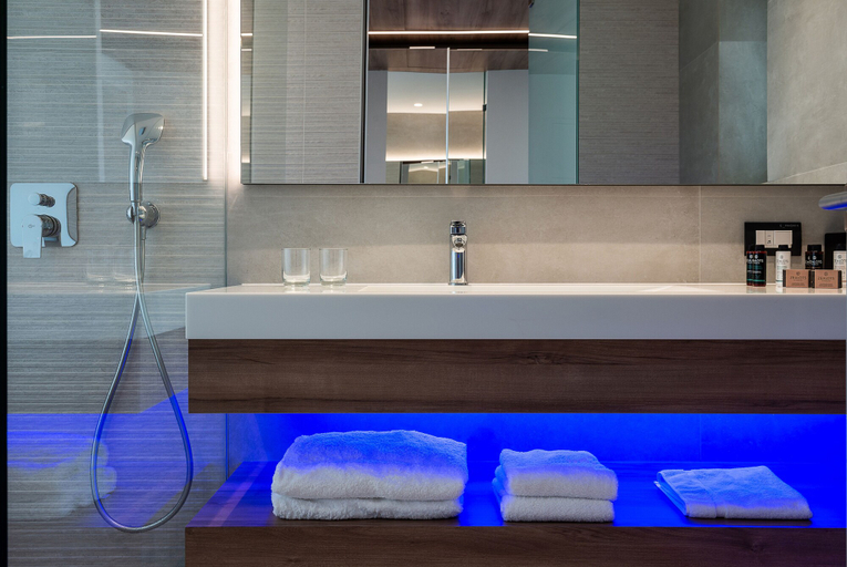 Bathroom 5, Euphoria Resort - All Inclusive, Crete