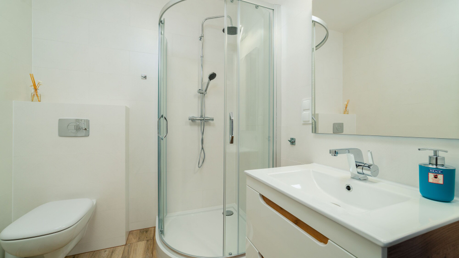 Bathroom 4, Apartamenty Sun & Snow Ogrodnicza, Jelenia Góra