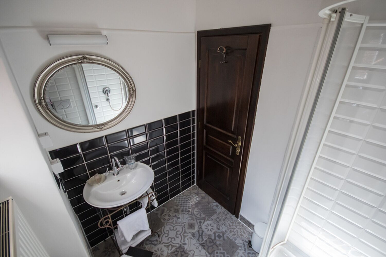 Bathroom 4, Hotel ovo malo duše, Sarajevo
