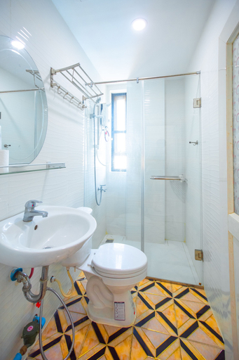 Bathroom, Cambodia Eren Hotel, Phnom Penh