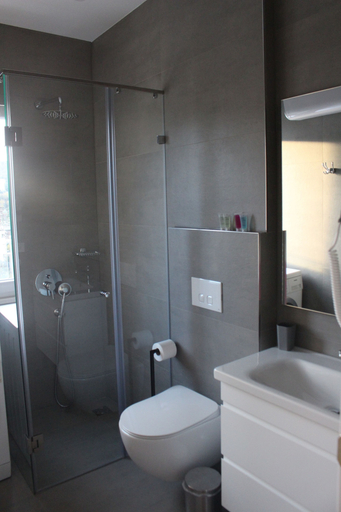 Bathroom 3, Lake Muse Apartments, Tiranës