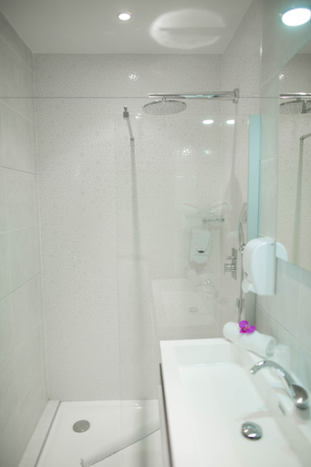 Bathroom 5, Hôtel Holidays & Work, Var
