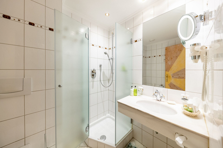 Bathroom 5, Übergossene Alm Resort, Zell am See