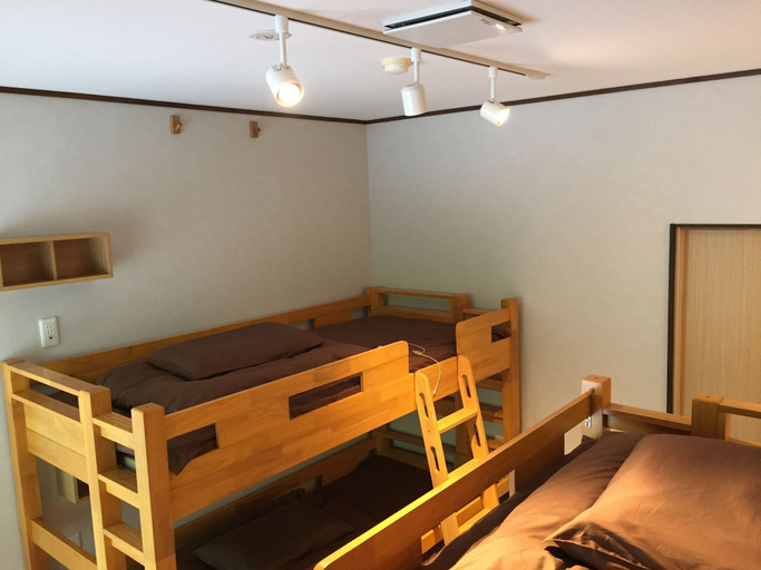Bedroom 3, J-Hoppers Kumano Yunomine Guesthouse - Hostel, Kyōtanabe