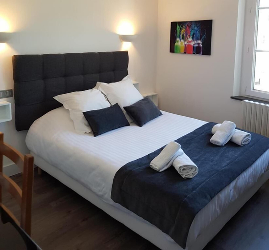 Bedroom 4, Au Sauvage, Loiret