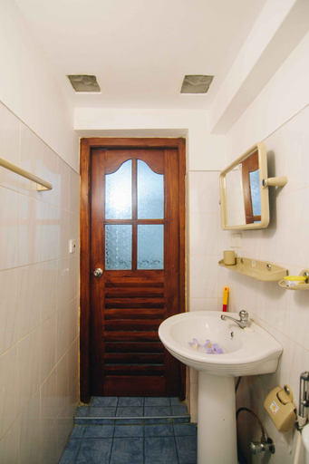 Bathroom 3, Antic Guesthouse, Galle Four Gravets