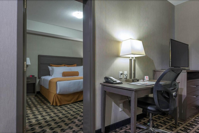 Bedroom 2, Timber Ridge Inn and Suites, Division No. 18