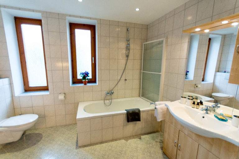 Bathroom 3, SKI-N-LAKE City Apartments, Zell am See