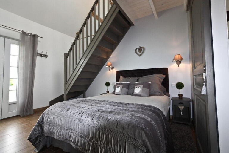 Bedroom 4, La Haute Muraille, Pas-de-Calais