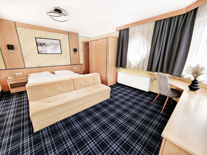 Bedroom 3, Hotel Lärchenhof, Landeck