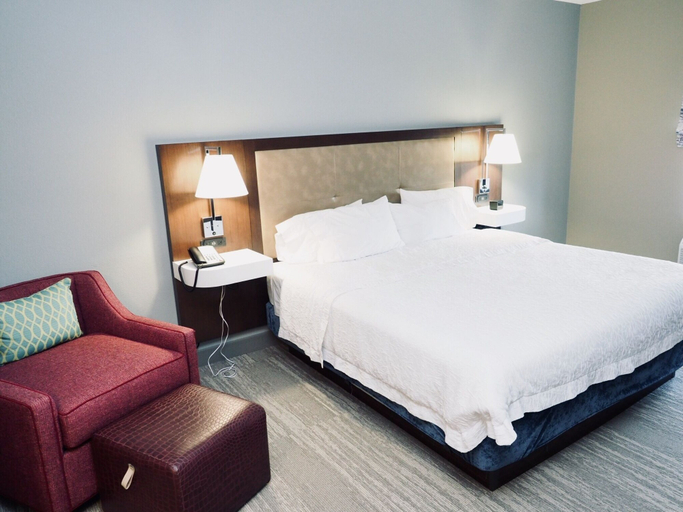 Bedroom 3, Hampton Inn & Suites Binghamton/Vestal, Broome