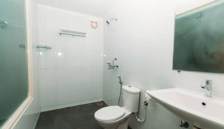Bathroom 3, Sunset & Waves Resort, North Goa