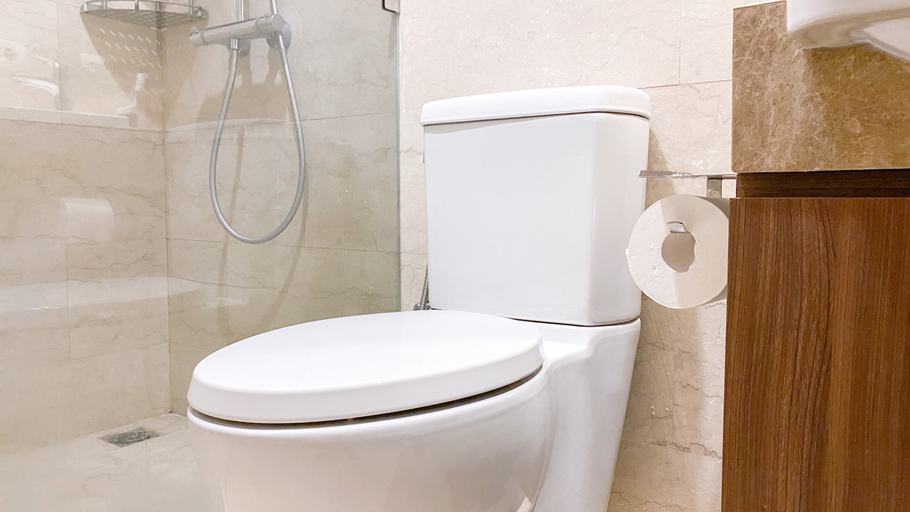 Bathroom 5, Comfy and Elegant 2BR with Private Lift at Menteng Park Apartment By Travelio, Jakarta Pusat