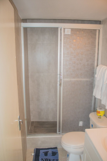 Bathroom 3, Green Island Beach Suite at Turtle Towers