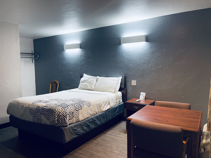 Bedroom 3, Century 21 Motel, Dona Ana
