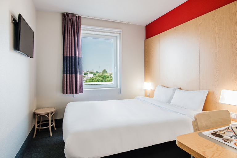 Bedroom 3, B&B HOTEL Royan La Palmyre, Charente-Maritime