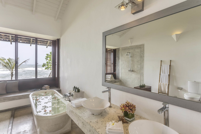 Bathroom 5, The Frangipani Tree By Edwards Collection, Habaraduwa