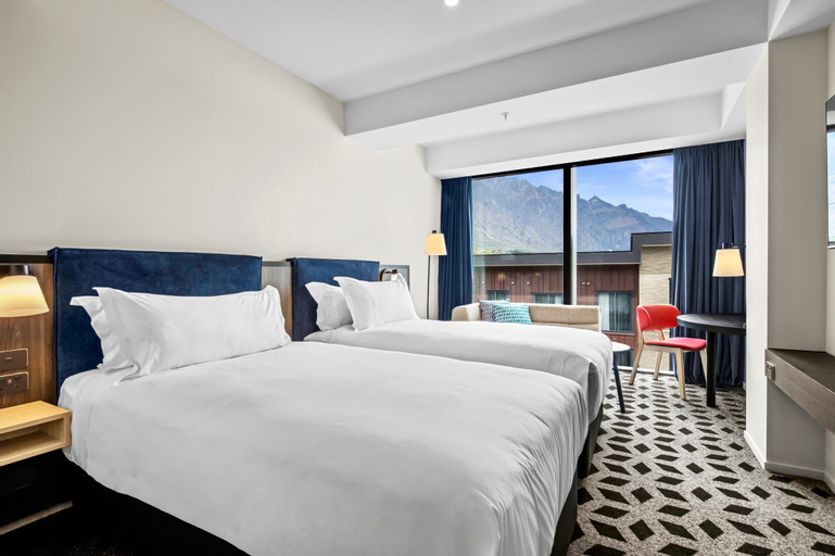Bedroom 5, Holiday Inn QUEENSTOWN REMARKABLES PARK, Queenstown-Lakes