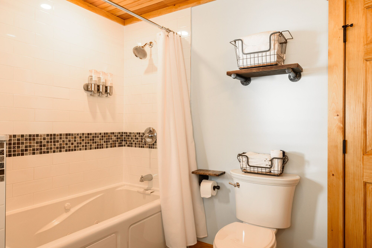 Bathroom 3, The Inn at OxBow Acres, Coos