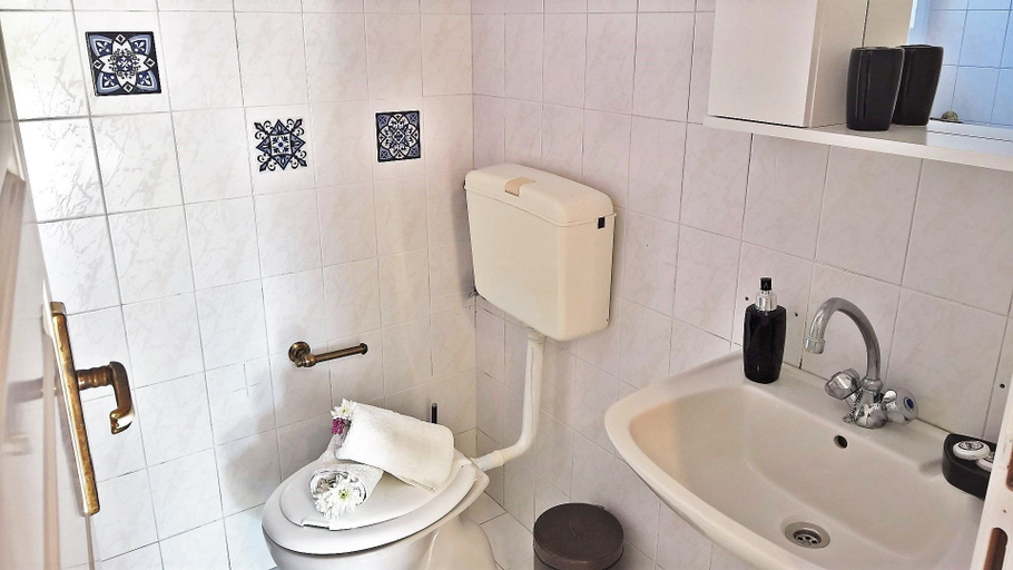 Bathroom 5, Aloni Studios & Apartments, Ionian Islands