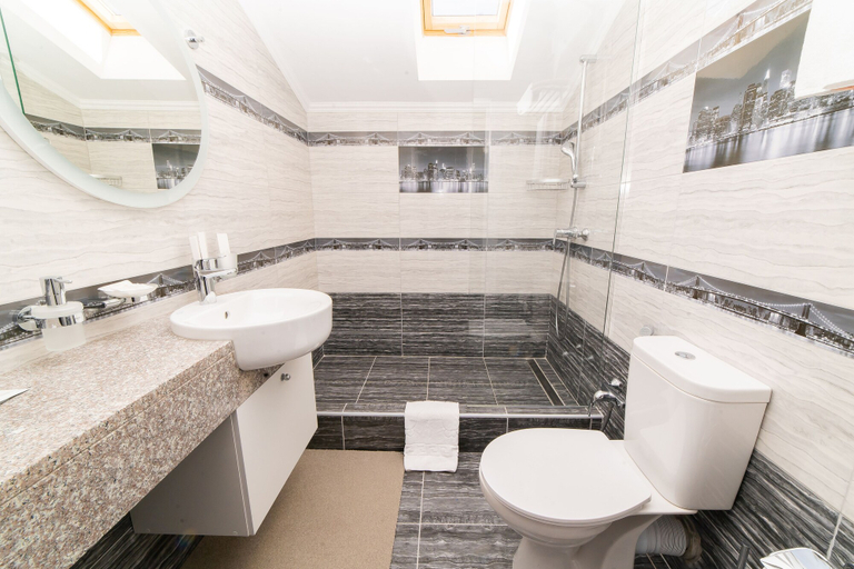 Bathroom 4, Rinn Rise, Anapskiy rayon
