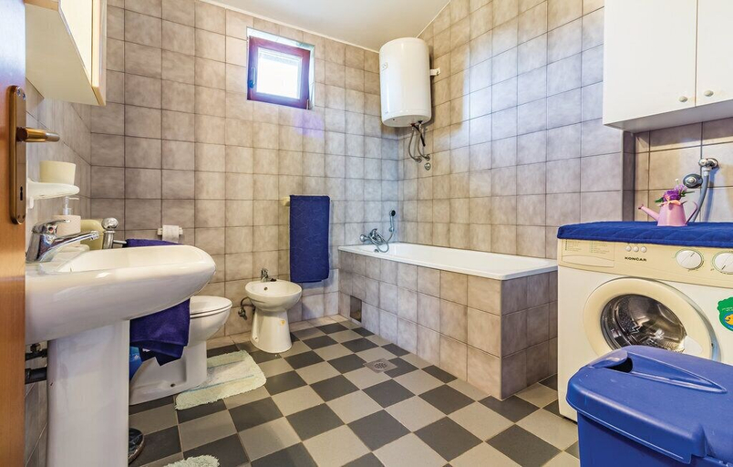 Bathroom 3, Apartment 1927, Medulin