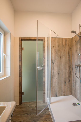 Bathroom 5, Landgasthof Grüner Baum, Miltenberg