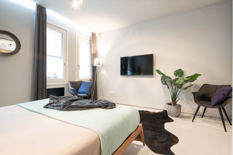 Bedroom 3, Officine Cavour Apartments, Padua