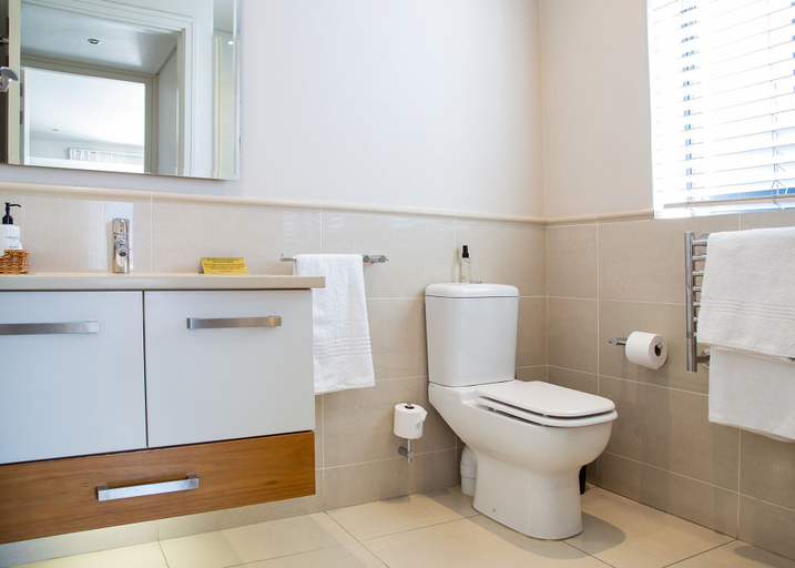 Bathroom 4, Marine Square Luxury Suites, Overberg