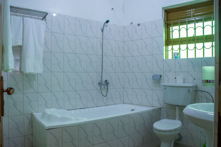 Bathroom 4, Queen Elizabeth Park View Tourist Lodge, Bunyaruguru