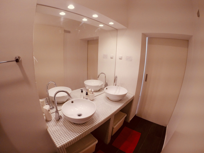 Bathroom 4, LOVECROATIA - Hostel, Zagreb