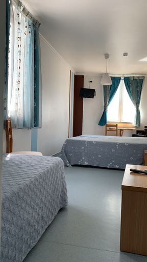 Bedroom 3, WEAA Hotel, Nazaré