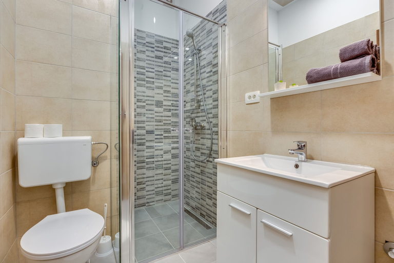Bathroom 4, Main Square Studios, Rijeka