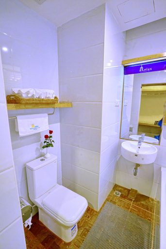 Bathroom 3, Relax Mandalay Hotel, Mandalay