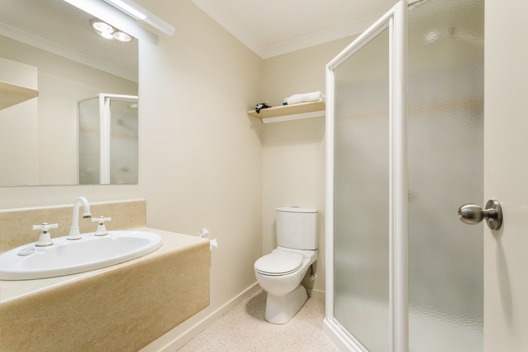 Bathroom 5, Cradle Mountain Hotel, Kentish