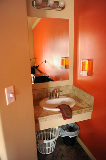 Bathroom 3, Camelot Inn at Honeyville, Box Elder