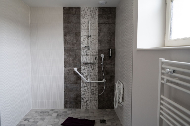 Bathroom 23